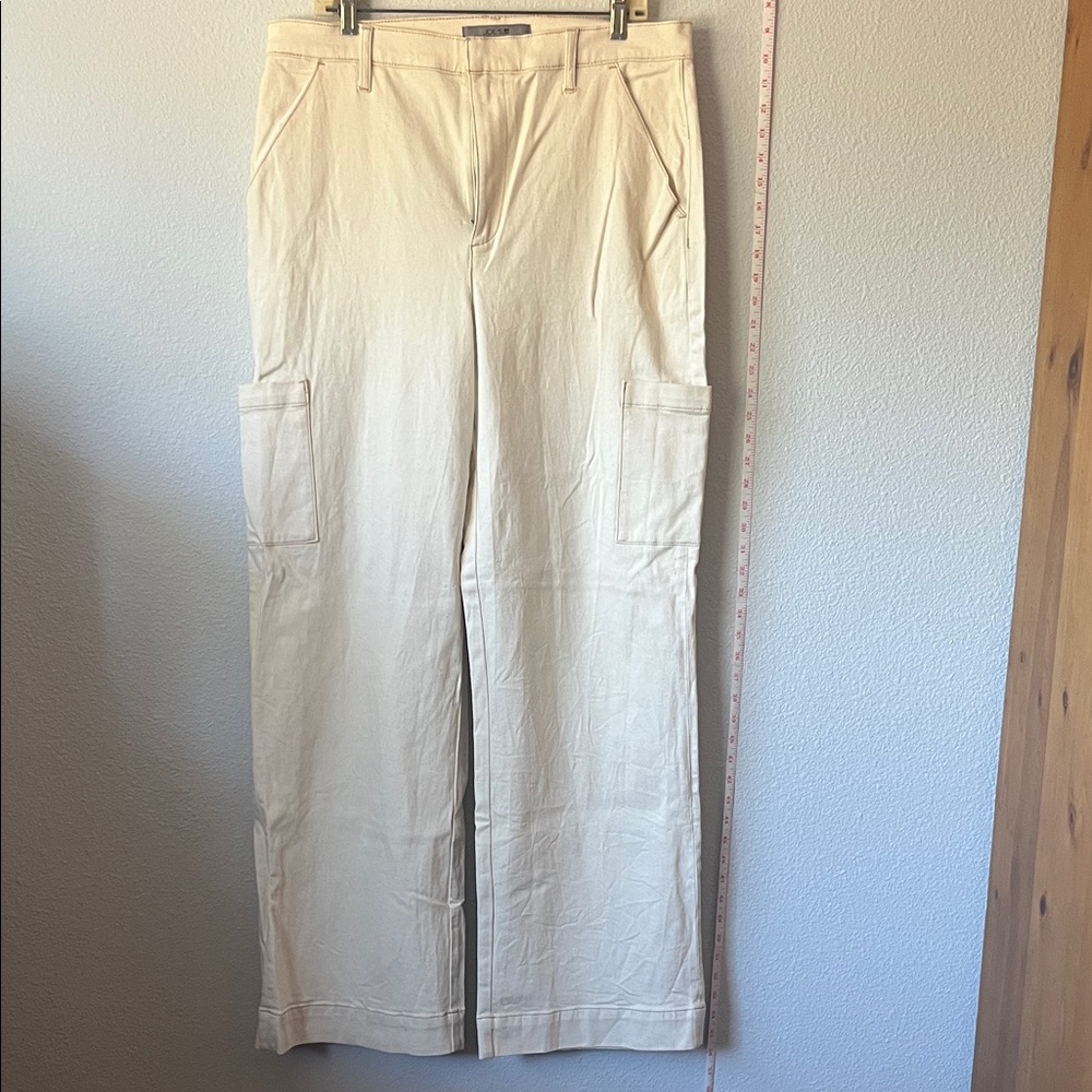 Joes cargo denim in ecru. Size 33. Never worn. No stains or tears.